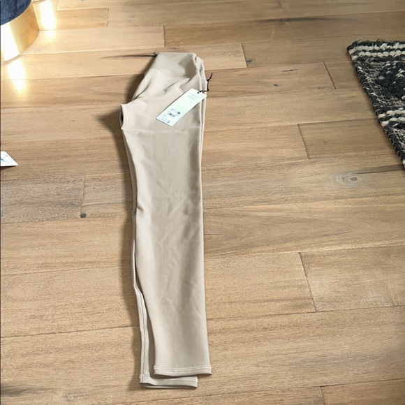 New alo with tags 7/8 High-Waist Airlift Legging gravel XS - Picture 3 of 7